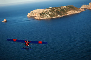 Avioneta rans s12 volando por las islas medes