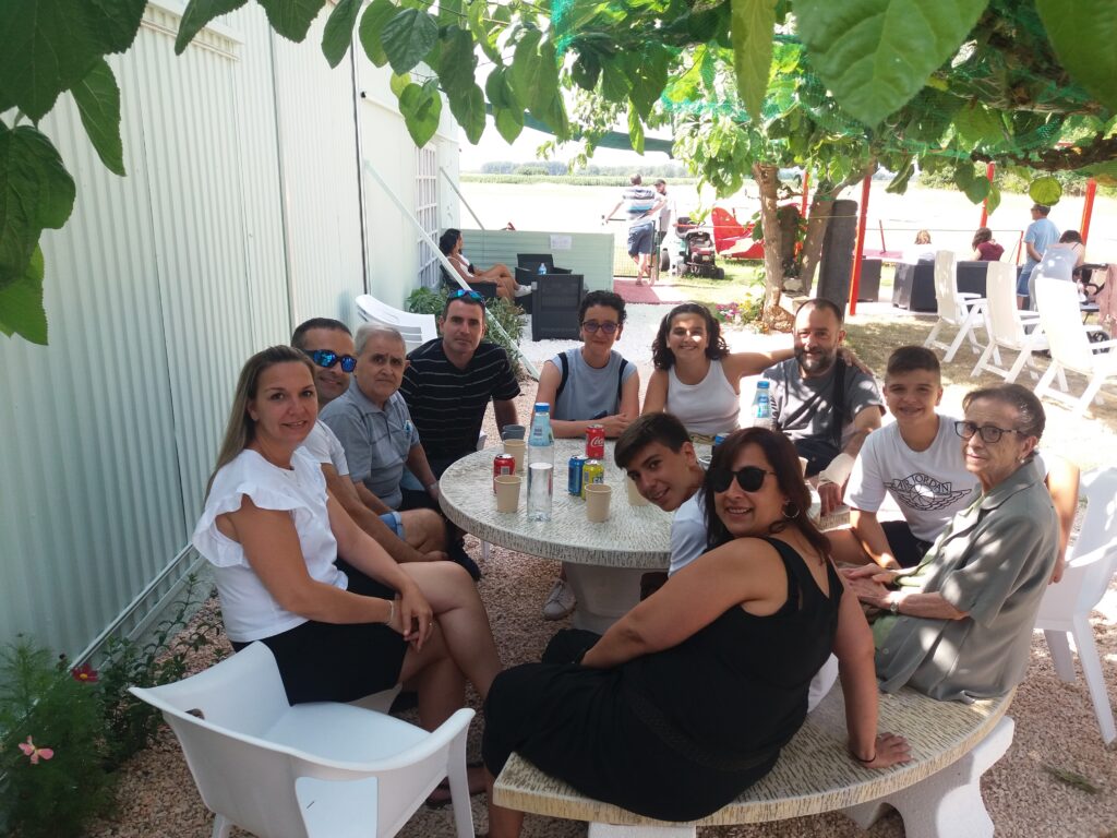 Gente pasandolo bien en nuestra tarraza