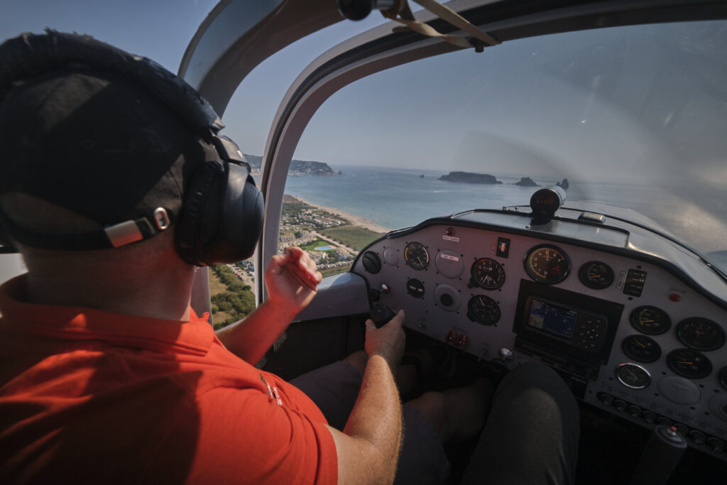 Vista a los mandos de nuestro tecnam p96